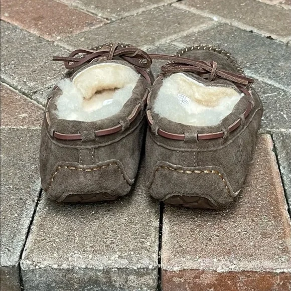 UGG brown suede mocassins - Picture 6 of 12